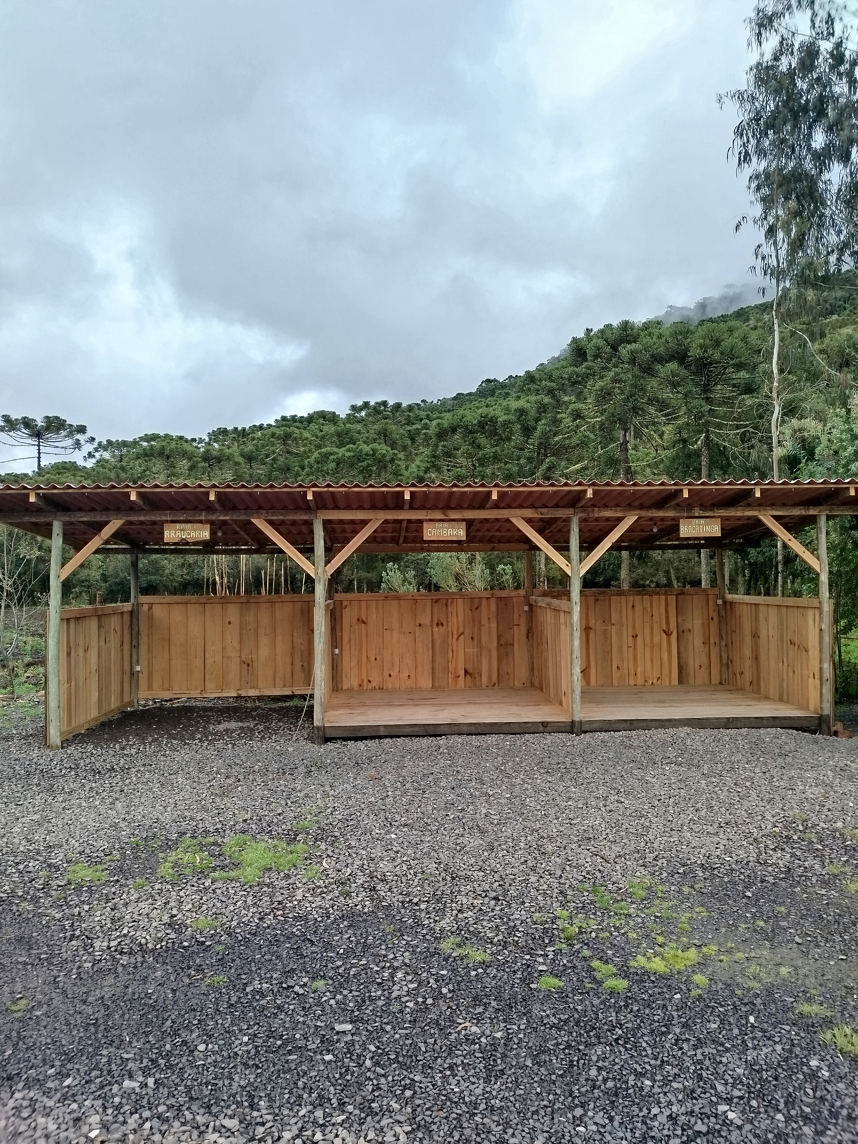 Área Coberta para Barracas - imagem 1