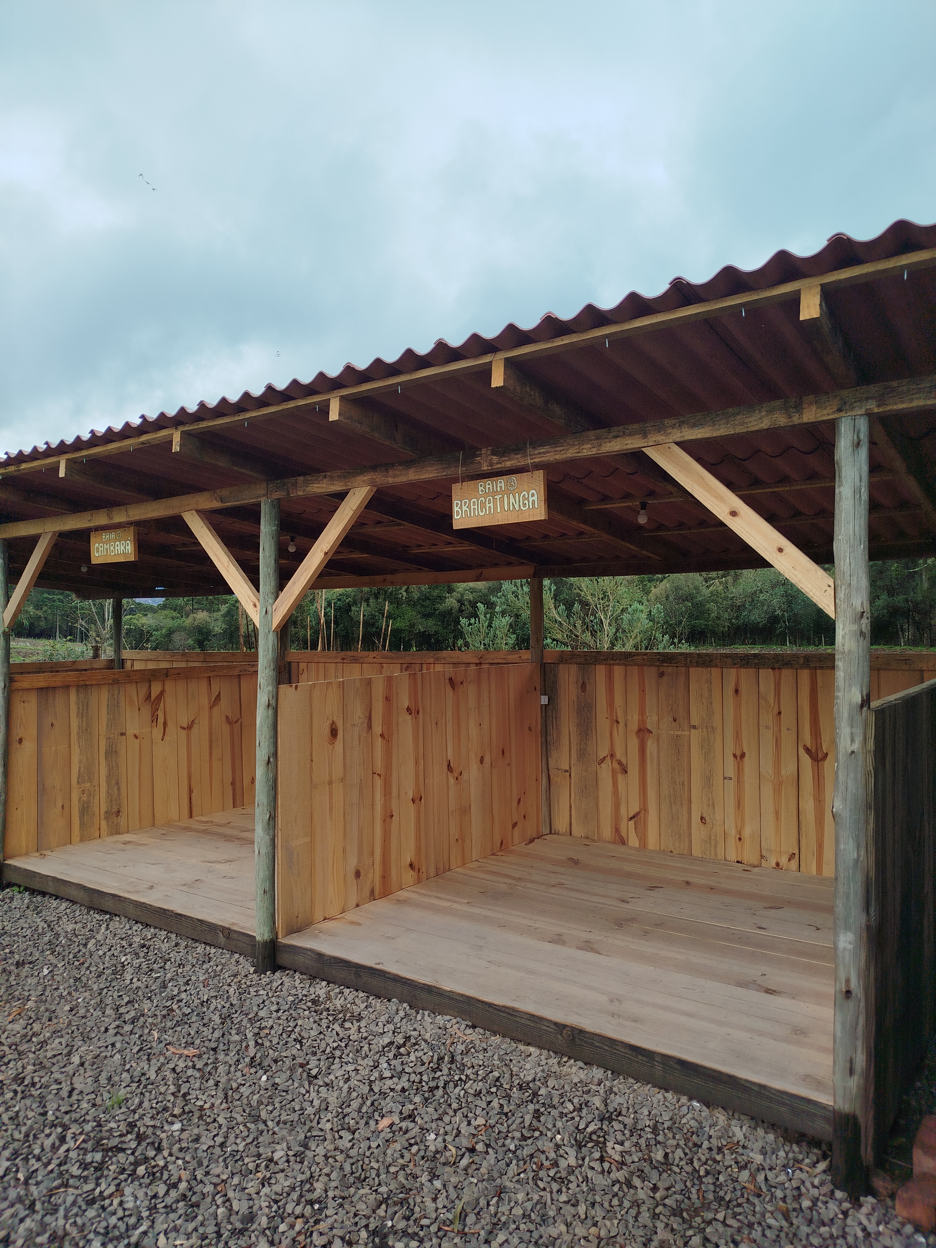 Área Coberta para Barracas - imagem 4
