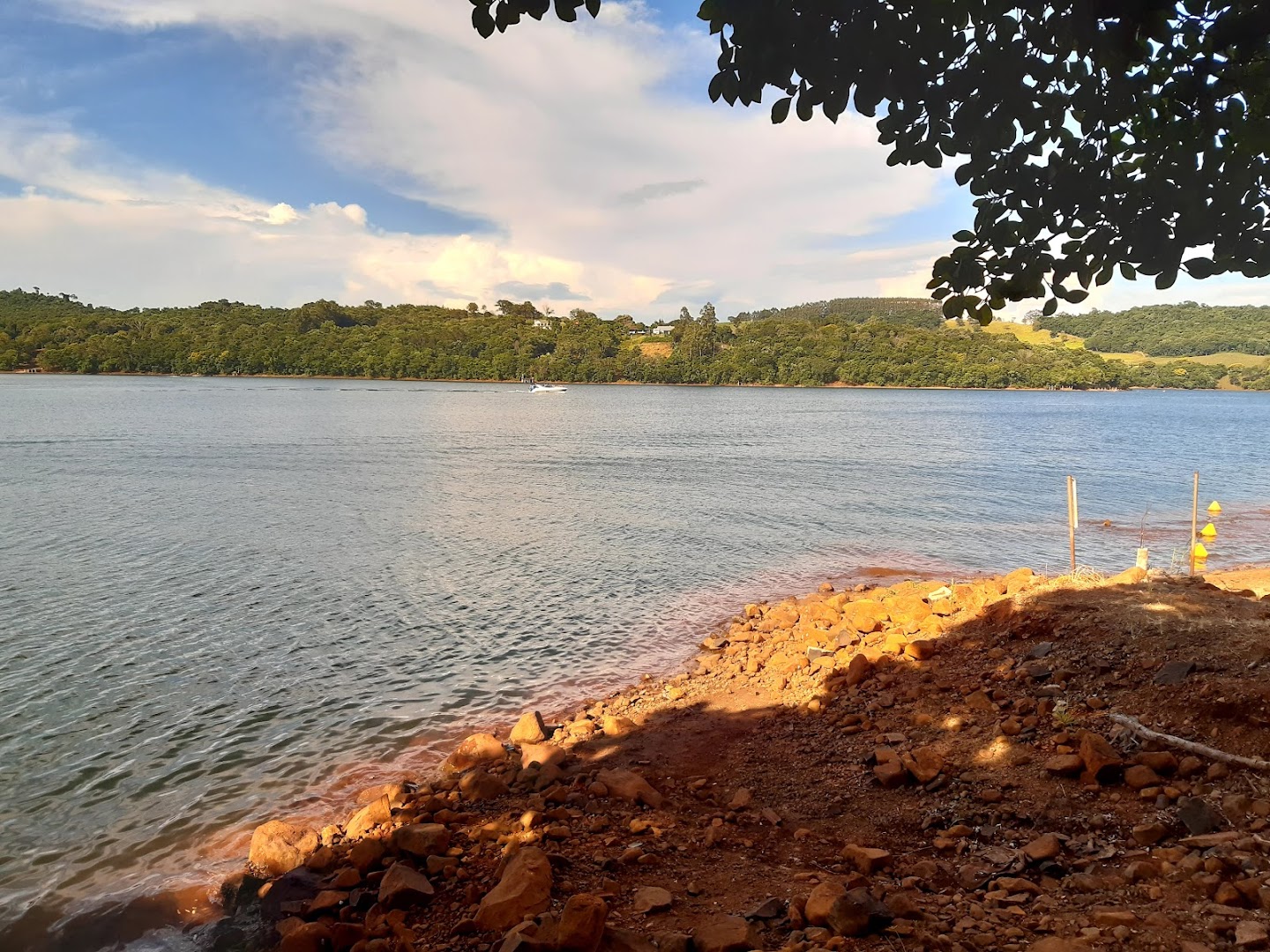 Praia artificial de Capitão Leônidas Marques @dvtrem.77 - Image 3