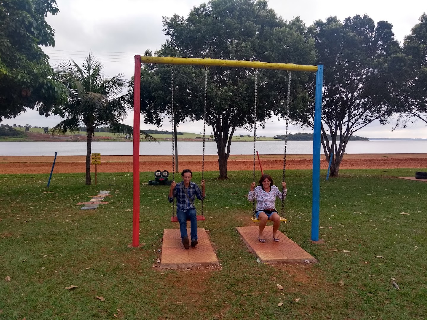 Área de Camping da Praia do Lago Azul de São Simão - Main Image