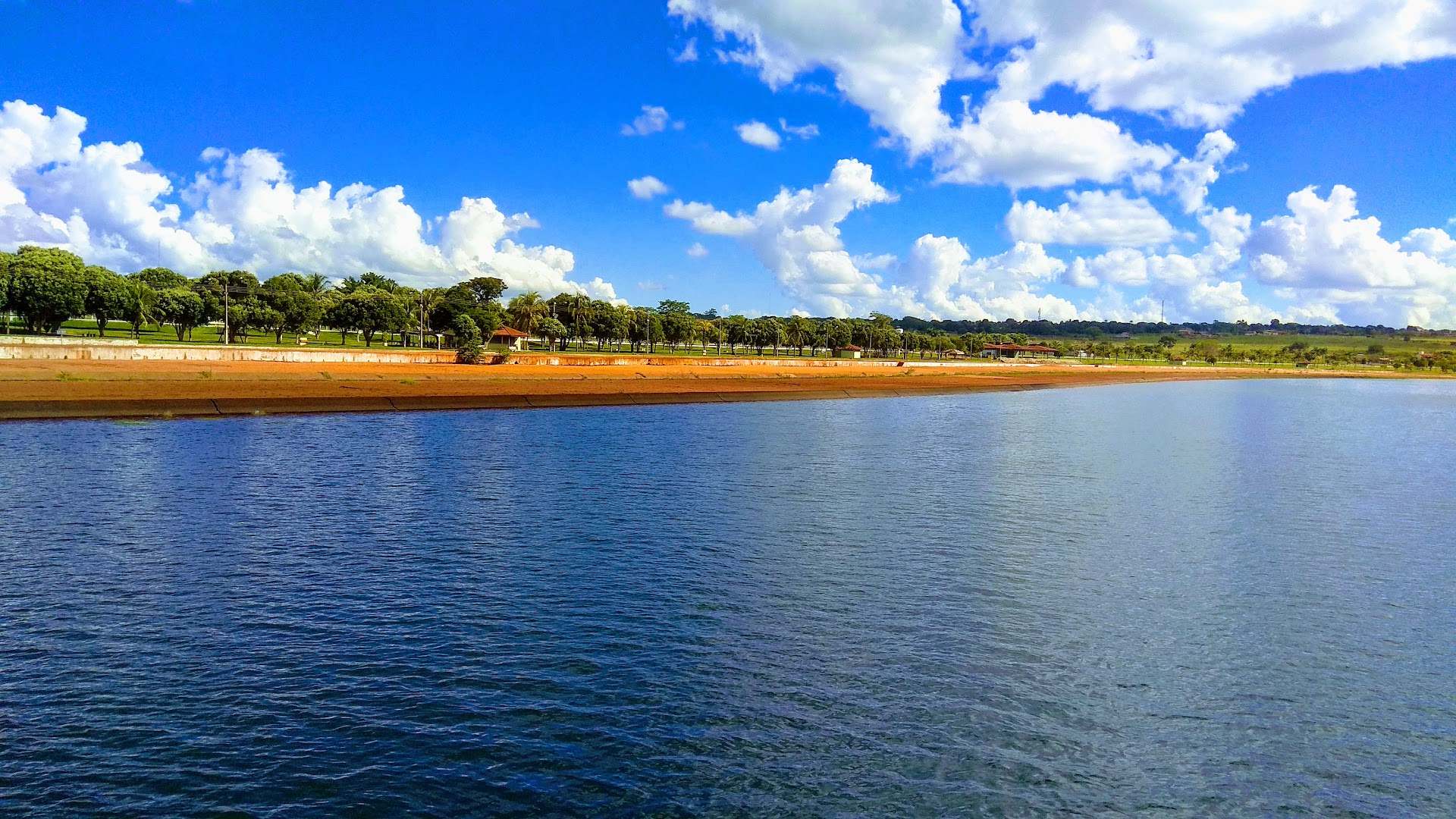 Área de Camping da Praia do Lago Azul de São Simão - Image 4