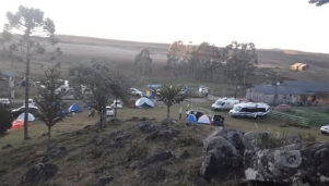 Área Externa Aberta de Camping - imagem 1