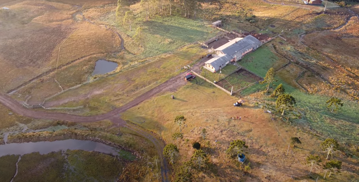 Área Externa Aberta de Camping - imagem 3