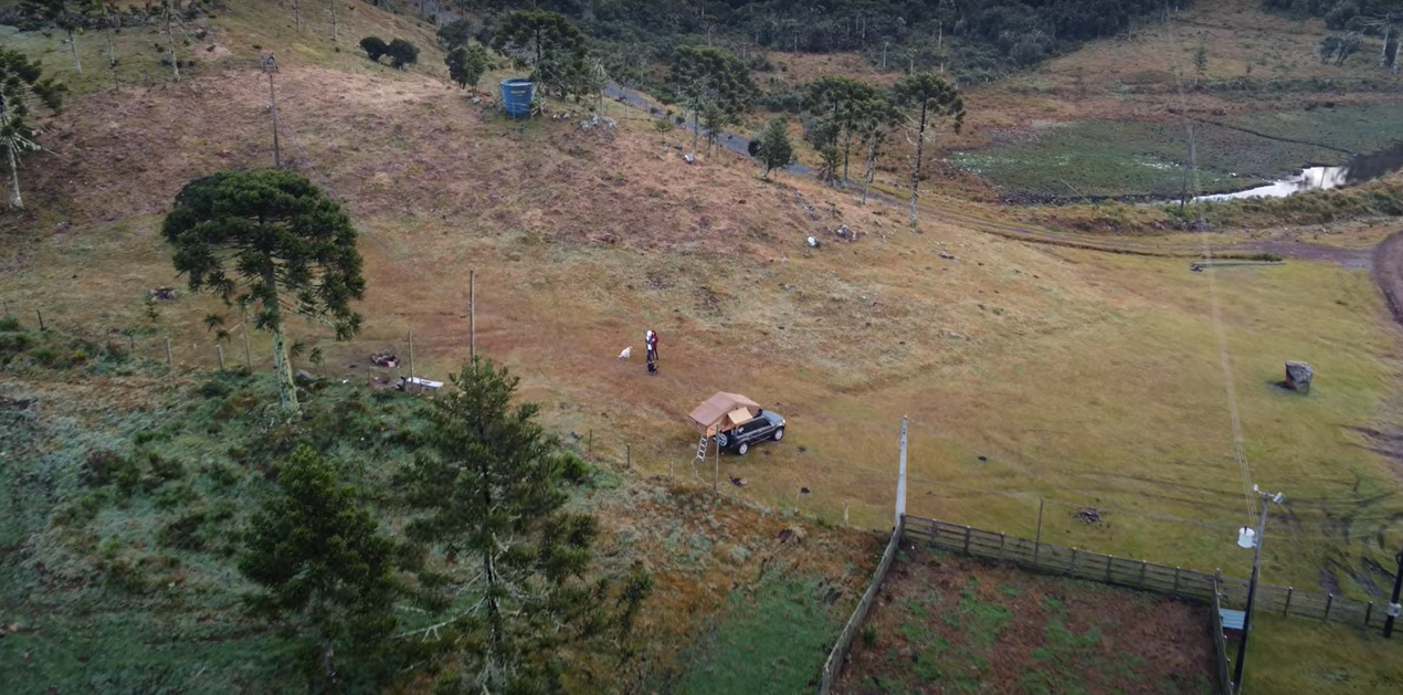 Área Externa Aberta de Camping - imagem 4